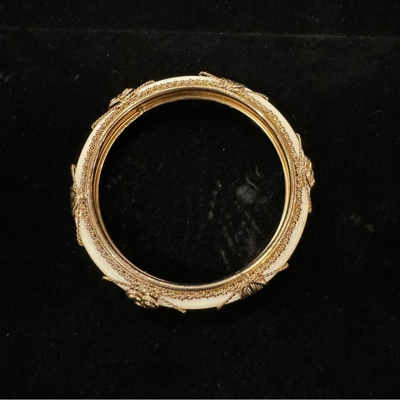 Floral Bangle Bracelet - Picture 4 of 8